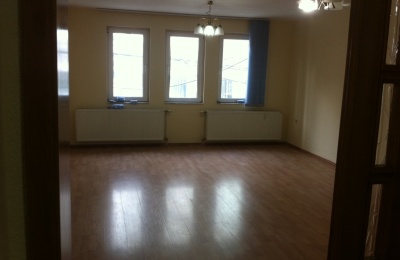 SHTEPI ME QERA 3 KATËSHE ME 450M2 NË QENDER PEJTON