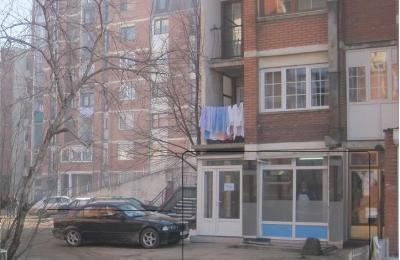 Lokal afarist per shitje ne lagjen Dardania, mbrapa Bast Trade-s, afer Stacionit te Autobusave