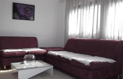 Ipet me qira banesa 2 dhomëshe 75m2 në Qender