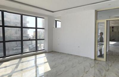 Jepet me qera Ambient Bisnesi buze rruges kryesore ne plazh