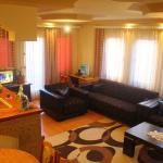 Shitet shtëpia 4 katëshe mbi Parkun e Qytetit (afër Lapidarit Isa Kastrati ) me sipërfaqe 350m2