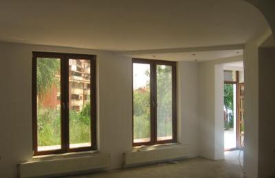 Lokal afarist për shitje në lagjen Kodra e Diellit, te banesat e kuqe