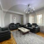 Banesë me 2 dhoma gjumi me qira në lagjen Aktash