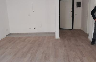 Ipet më qira banesa 2 dhomëshe 63 m2 kati 7 në Fushë Kosovë