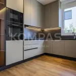 Ofrohet PËR QIRA Shtëpi super luksoze në lagjen me të embël atë QERSHIA Village në Veternik