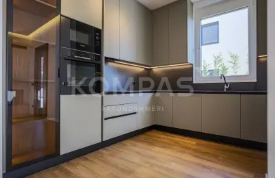 Ofrohet PËR QIRA Shtëpi super luksoze në lagjen me të embël atë QERSHIA Village në Veternik