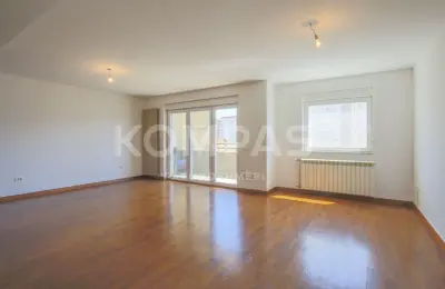 Ofrohet PËR QIRA Banesë me 4 dhoma gjumi në lagjen Mati 1 tek kompleksi i ndertuar nga Lin Projekt ne rrugen B