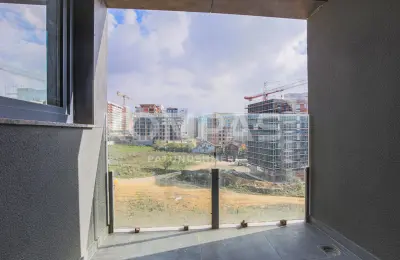 Ofrohet PËR QIRA Banesë 2+1 në kompleksin "Garden Buildings"