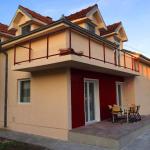 Jepet me qira Shtepia 2 katshem 200m2 Qagllavic