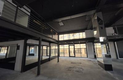 Lokal me Qira Dizajn Industrial Rruga C 400 m2 + 200 m2 ( Kati i 2)  
