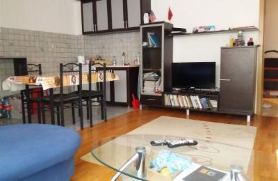 Shitet banesa 3 dhomshe 87m2 kati 5 Qender