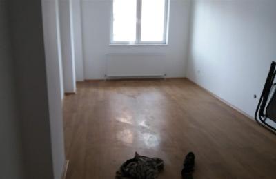 Shitet banesa 3 dhomshe me siperfaqe 75m2 kati 1 Mati 1