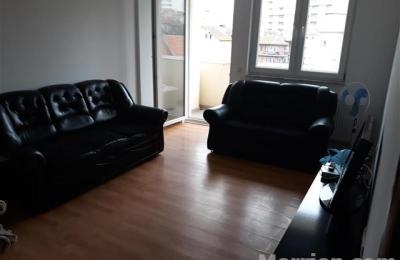 Shitet banesa 3 dhomshe 64m2 kati 1 lagja e Spitalit