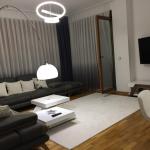 Ipet me qira banesa 3 dhomëshe 88m2 kati 4 në Qender